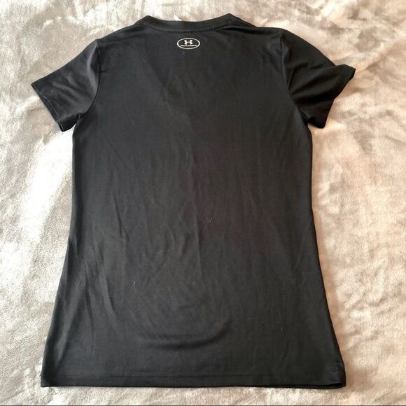 UNDER Armour v-neck  activewear t-shirt size XS - Picture 2 of 3